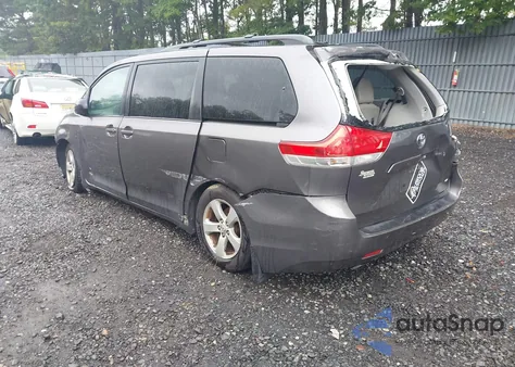 2011 Toyota Sienna Le V6 из США, поврежденный, VIN 5TDKK3DC1BS045893